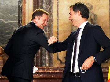 Alexander De Croo (Open VLD) en Paul Magnette (PS) tijdens de persconferentie van 30 september 2020 waarop ze hun nieuwe regering voorstellen 