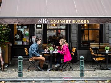 Ellis Gourmet Burger op de Oude Graanmarkt. In tegenstelling tot cafés mogen restaurants en café-restaurants ook na 8 oktober 2020 open blijven