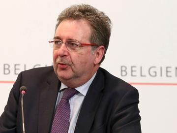 Brussels minister-president Rudi Vervoort op de persconferentie na het overlegcomité van 24 maart 2021 waar opnieuw beslist werd tot strengere coronamaatregelen
