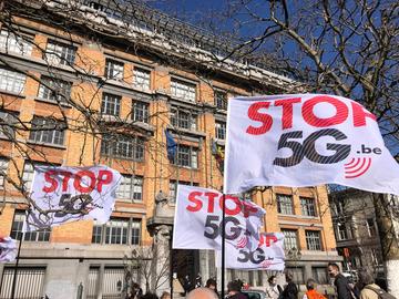 Het collectief stop5G.be protesteert in Brussel in januari 2021 tegen de uitrol van het 5G-netwerk, nodig is voor supersnel internet