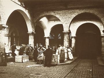 Lossen van goederen op Thurn & taxis in 1910