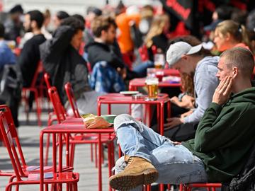 Versoepeling van de coronamaatregelen: sinds 8 mei 2021 mogen cafés en restaurants hun terrassen opnieuw plaatsen