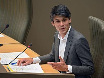 Benjamin Dalle (CD&V), Vlaams minister van Brussel, Jeugd en Media, in het Vlaams parlement