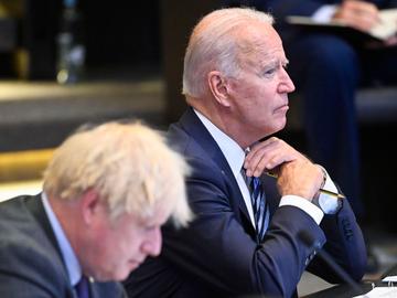 De Amerikaanse president Joe Biden met Boris Johnson, premier van het Boris Johnson, premier van het Verenigd Koninkrijk, op de NAVO-top van 14 juni 2021 in Brussel 