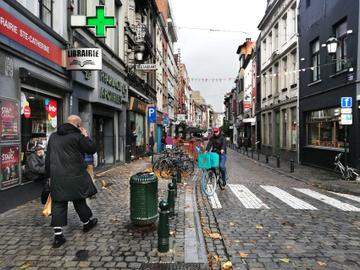 De Vlaamsesteenweg, gezien vanaf de Oude Graanmarkt