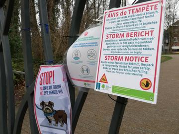 18 februari 2022: het Koning Boudewijnpark in Jette is, net als andere parken en bossen, gesloten omwille van de aangekondigde storm Eunice