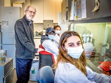 Johan Smitz heeft al talloze koppels met een kinderwens geholpen. “Ik dacht naar Afrika te gaan, maar mijn mentors overtuigden me om hier te blijven”