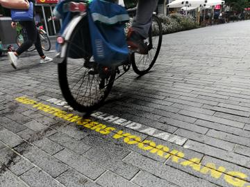 20220307curieuzenair brussel-stad-voetgangerszone-fietsers-anspachlaan-luchtkwaliteit