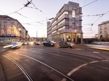 20220307curieuzenair De Van Volxemlaan met het kunstencentrum Wiels in Vorst