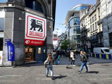 AD Delhaize op de Anspachlaan voetgangerszone supermarkt