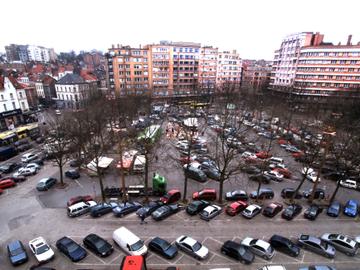 Het Flageyplein in Elsene in 2002, voor de heraanleg van het stormbekken en het plein zelf.