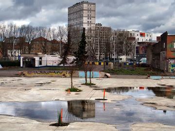 De Ninoofsepoort, met zicht op de Brunfauttoren in 2015, voor de aanleg van het park