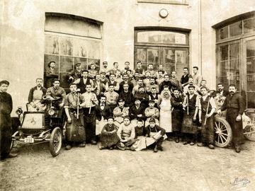 1801 Dieteren 1897, de gebroeders Dieteren in hun nieuwe gebouwen langs de Charleroise steenweg
