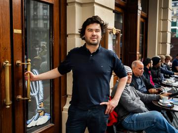 Andres Van Den Heede, uitbater Le Grand Café, vlak aan de Beurs