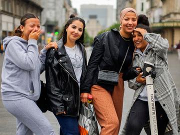 Safae (18), Melek (18), Maroua (19) en Soukaina (22) wonen aan Anneessens