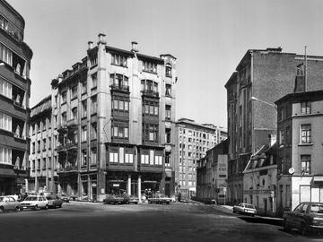 Het Bloemenhofplein in 1980