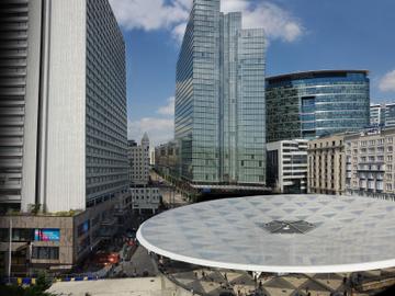 De maakbare stad: het Rogierplein met de Belfiustoren in juni 2022
