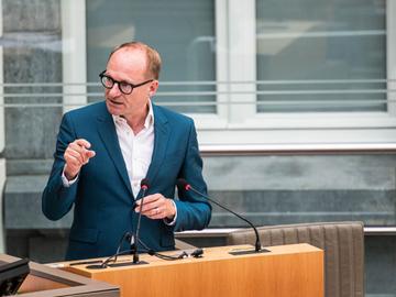 Ben Weyts (N-VA), viceminister-president van de Vlaamse Regering en Vlaams minister van Onderwijs, Sport, Dierenwelzijn en Vlaamse Rand, hier in het Vlaams parlement