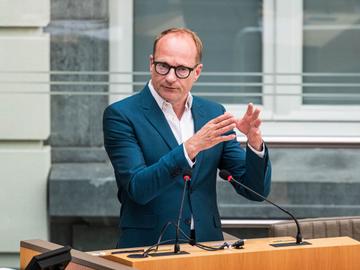 Ben Weyts (N-VA), viceminister-president van de Vlaamse Regering en Vlaams minister van Onderwijs, Sport, Dierenwelzijn en Vlaamse Rand, hier in het Vlaams parlement