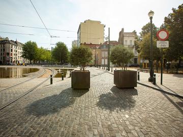 Wijziging verkeerssituatie in het stadscentrum (Vijfhoek) vanaf 16 augustus 2022. Het nieuwe circulatieplan voor de Vijfhoek maakt deel uit van het ruimere mobiliteitsplan Good Move. op de foto: de Oeverpoort, tussenTimmerhoutkaai en Arduinkaai