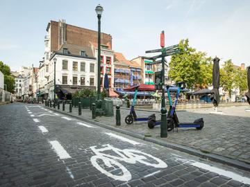 Wijziging verkeerssituatie in het stadscentrum (Vijfhoek) vanaf 16 augustus 2022. Het nieuwe circulatieplan voor de Vijfhoek maakt deel uit van het ruimere mobiliteitsplan Good Move. Op de foto: Vismarkt met zicht op het Sint-Katelijneplein