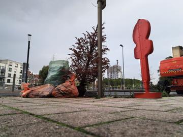 Afval sorteren in het Brussels gewest: de oranje zak voor het voedingsafval en de groene zak voor tuinafval