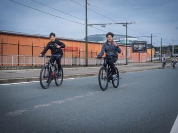 18 september 2022: fietsers op autoloze zondag op de Van Praetlaan bij Docks Bruxsel