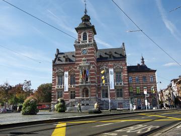 Het Raadsplein met het gemeentehuis van Anderlecht gemeenteraad Kuregem 3500px 2