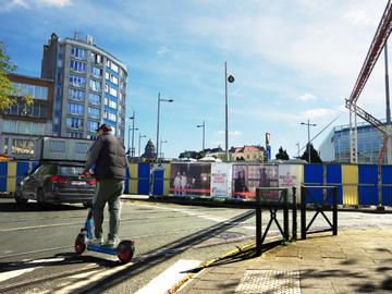 Het Baraplein, met zicht op de Jamarlaan en het justitiepaleis op de achtergrond