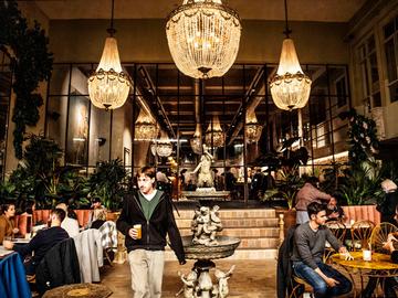 1815 Brasserie Surrealiste