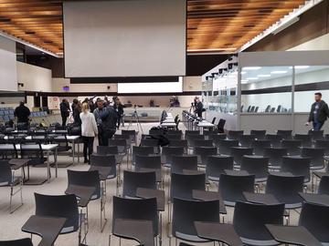 Het terreurproces van de aanslagen in metrostation Maalbeek en Brussels Airport: voorstelling van de ruimte in de voormailige NAVO-gebouwen met de nieuwe boxen voor de beklaagden.