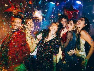 20221220 party confetti nieuwjaar dancing feest uitgaan