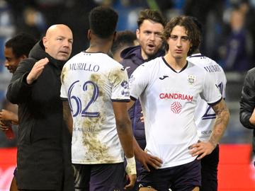 Hoofdtrainer Brian Riemer tijdens de door RSC Anderlecht tegen KRC Genk verloren bekerwedstrijd van 21 december 2022