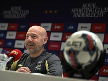 Brian Riemer, hoofdtrainer van voetbalclub RSC Anderlecht