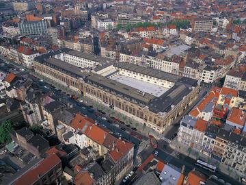 Het Zuidpaleis, gezien vanuit de lucht in 2004