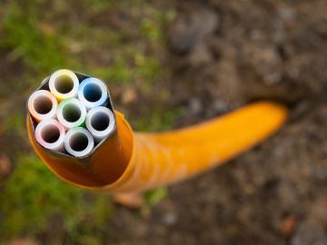 Ook in Brussel wordt een nieuw netwerk van glasvezel fiber netwerk, dat supersnel internet mogelijk maakt, uitgerold door telecomaanbieders