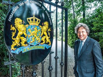 Pieter Jan Kleiweg de Zwaan, Nederlands ambassadeur in Brussel