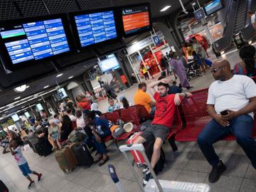 Drukte in de centrale hal in het Zuidstation