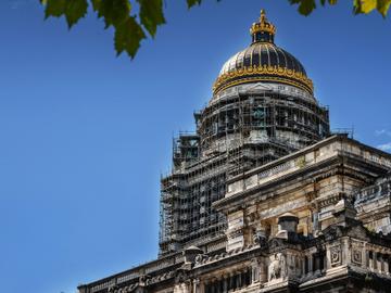 Augustus 2023: het justitiepaleis staat al decennia in de stellingen, maar de renovatie is nu echt gestart