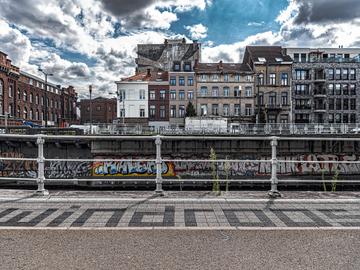 Straatpoëzie aan de Koolmijnenkaai