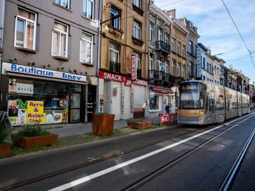 14 september 2023: de Wayezstraat in Anderlecht, de dag nadat er een man werd neergekogeld door een drugsbende