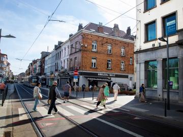 14 september 2023: de Wayezstraat in Anderlecht, de dag nadat er een man werd neergekogeld door een drugsbende