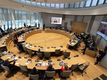 Gemeenteraad Brussel-Stad in het nieuwe Brucity-gebouw.