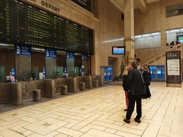 Vakbonden Kondigen Dubbele 48-urenstaking Op Het Spoor Aan | BRUZZ