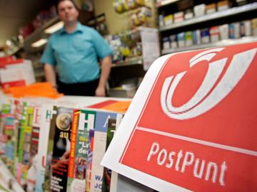 Een postpunt van bpost in een krantenwinkel