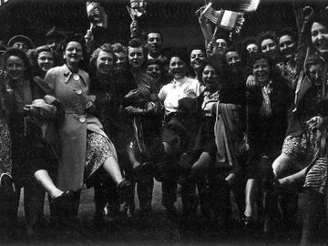 Einde WOII: vreugdetaferelen bij de bevrijding van Brussel in september 1944