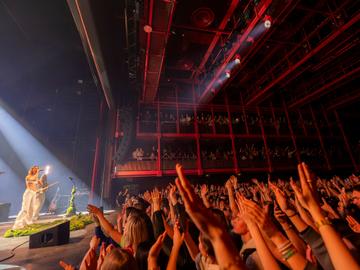 Pommelien Thijs tijdens haar concert in de Ancienne Belgique op 10 februari 2024