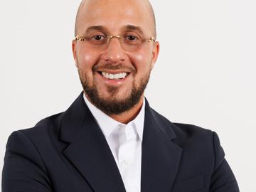 20240703 Ilyas El Omari (Team Fouad Ahidar), officieel portret bij de eedaflegging in het Brussels parlement op 25 juni 2024 lg