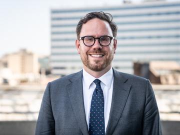 David Weytsman (MR) op het balkon van het Brussels Parlement