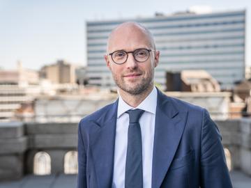 David Leisterh (MR) op het balkon van het Brussels Parlement